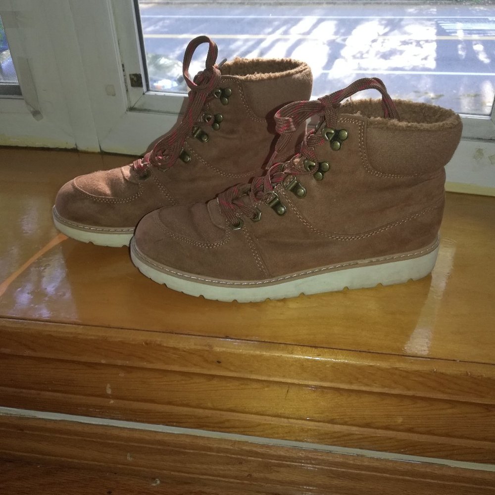 brown ankle shoes.